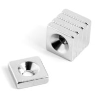 Neodymium blokkmagnet 15 x 15 x 5 mm with countersunk hole 5mm Bar Countersunk Magnets  (50 Pakke)