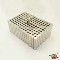8mm x 1,5 mm diametralt magnetiserad neodymskivmagnet N38 Sällsynta jordnära diametriska magneter (50 Packa)